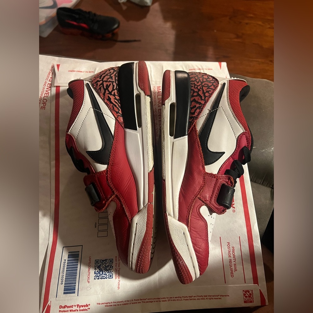 Chicago Nike Jordan Legacy 312 Low Sneakers